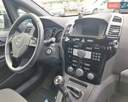Серый Опель Зафира, объемом двигателя 1.6 л и пробегом 167 тыс. км за 7300 $, фото 5 на Automoto.ua
