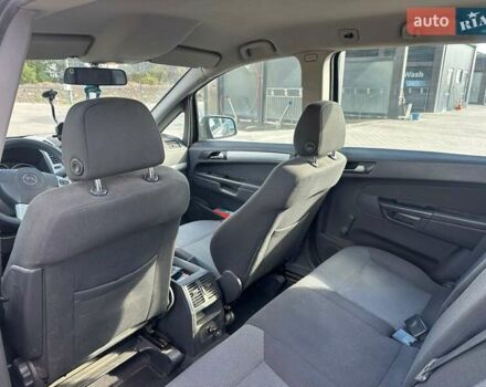 Серый Опель Зафира, объемом двигателя 1.7 л и пробегом 272 тыс. км за 6700 $, фото 5 на Automoto.ua