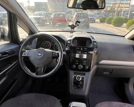 Серый Опель Зафира, объемом двигателя 1.7 л и пробегом 220 тыс. км за 6000 $, фото 2 на Automoto.ua