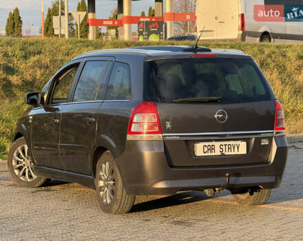 Серый Опель Зафира, объемом двигателя 1.7 л и пробегом 257 тыс. км за 7200 $, фото 2 на Automoto.ua