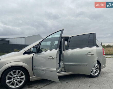 Сірий Опель Зафіра, об'ємом двигуна 1.7 л та пробігом 238 тис. км за 8000 $, фото 34 на Automoto.ua