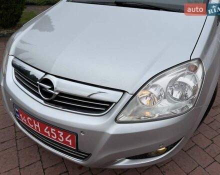 Серый Опель Зафира, объемом двигателя 1.7 л и пробегом 229 тыс. км за 8399 $, фото 13 на Automoto.ua