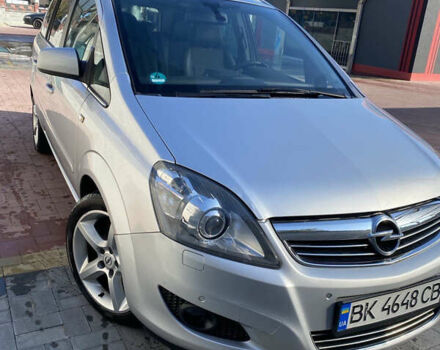 Серый Опель Зафира, объемом двигателя 1.7 л и пробегом 211 тыс. км за 7599 $, фото 3 на Automoto.ua