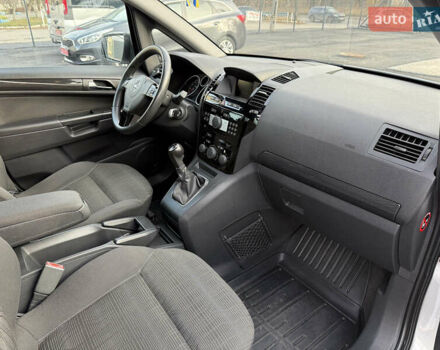 Серый Опель Зафира, объемом двигателя 1.8 л и пробегом 190 тыс. км за 7799 $, фото 18 на Automoto.ua