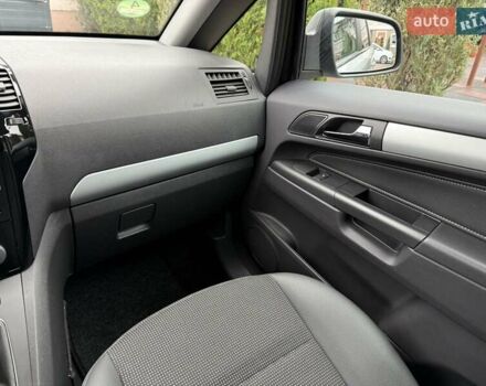 Серый Опель Зафира, объемом двигателя 1.7 л и пробегом 229 тыс. км за 8399 $, фото 114 на Automoto.ua