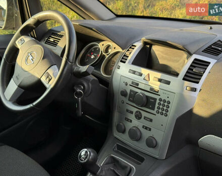 Серый Опель Зафира, объемом двигателя 1.7 л и пробегом 257 тыс. км за 7200 $, фото 4 на Automoto.ua