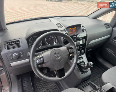 Сірий Опель Зафіра, об'ємом двигуна 1.8 л та пробігом 215 тис. км за 7800 $, фото 51 на Automoto.ua