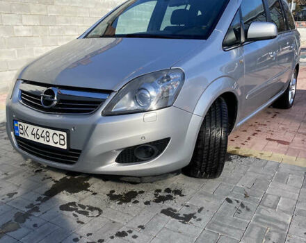 Серый Опель Зафира, объемом двигателя 1.7 л и пробегом 211 тыс. км за 7599 $, фото 1 на Automoto.ua