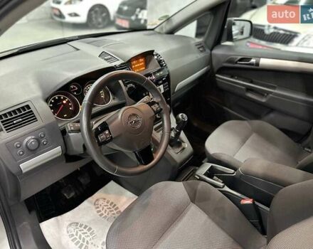 Серый Опель Зафира, объемом двигателя 1.6 л и пробегом 181 тыс. км за 7999 $, фото 10 на Automoto.ua