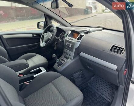 Серый Опель Зафира, объемом двигателя 1.69 л и пробегом 225 тыс. км за 6150 $, фото 16 на Automoto.ua