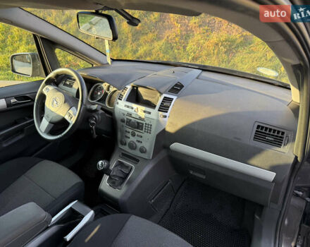 Серый Опель Зафира, объемом двигателя 1.7 л и пробегом 257 тыс. км за 7200 $, фото 24 на Automoto.ua