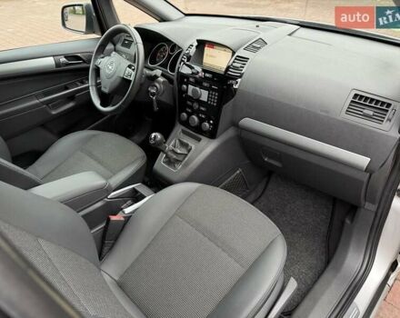 Серый Опель Зафира, объемом двигателя 1.7 л и пробегом 229 тыс. км за 8399 $, фото 121 на Automoto.ua