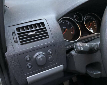 Серый Опель Зафира, объемом двигателя 1.7 л и пробегом 211 тыс. км за 7599 $, фото 8 на Automoto.ua