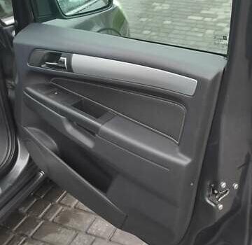 Серый Опель Зафира, объемом двигателя 1.69 л и пробегом 280 тыс. км за 6700 $, фото 19 на Automoto.ua