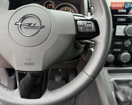 Серый Опель Зафира, объемом двигателя 1.7 л и пробегом 229 тыс. км за 8399 $, фото 92 на Automoto.ua