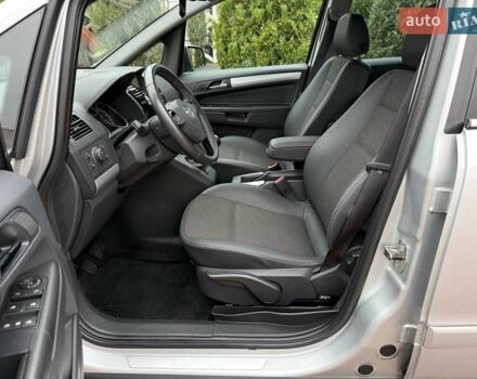 Серый Опель Зафира, объемом двигателя 1.7 л и пробегом 229 тыс. км за 8399 $, фото 78 на Automoto.ua