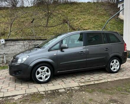 Серый Опель Зафира, объемом двигателя 1.7 л и пробегом 212 тыс. км за 6400 $, фото 3 на Automoto.ua