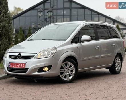 Серый Опель Зафира, объемом двигателя 1.7 л и пробегом 229 тыс. км за 8399 $, фото 1 на Automoto.ua
