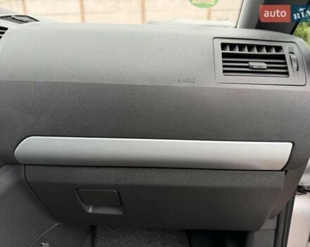 Серый Опель Зафира, объемом двигателя 1.7 л и пробегом 229 тыс. км за 8399 $, фото 130 на Automoto.ua