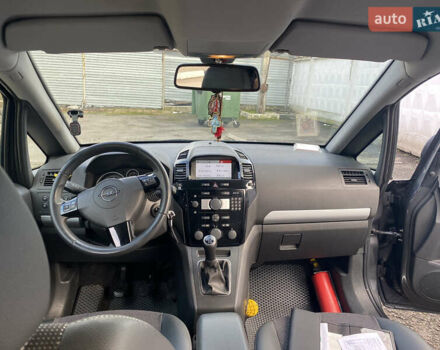 Серый Опель Зафира, объемом двигателя 1.7 л и пробегом 240 тыс. км за 7999 $, фото 29 на Automoto.ua