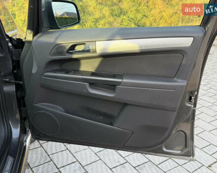 Серый Опель Зафира, объемом двигателя 1.7 л и пробегом 257 тыс. км за 7200 $, фото 25 на Automoto.ua