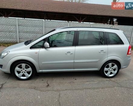 Серый Опель Зафира, объемом двигателя 1.7 л и пробегом 248 тыс. км за 7600 $, фото 3 на Automoto.ua