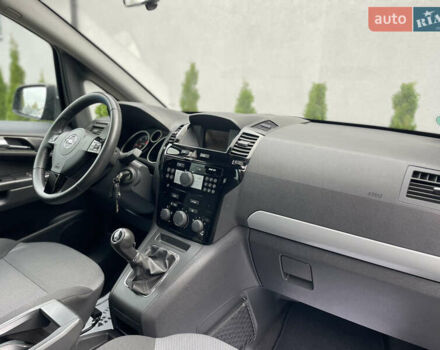 Сірий Опель Зафіра, об'ємом двигуна 1.7 л та пробігом 205 тис. км за 8299 $, фото 3 на Automoto.ua