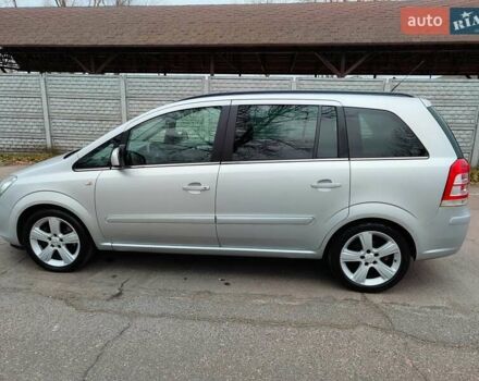 Серый Опель Зафира, объемом двигателя 1.7 л и пробегом 248 тыс. км за 7600 $, фото 4 на Automoto.ua