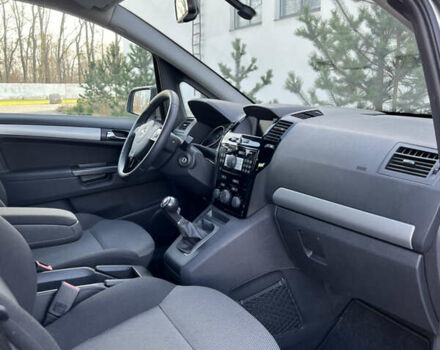 Серый Опель Зафира, объемом двигателя 1.6 л и пробегом 182 тыс. км за 6850 $, фото 54 на Automoto.ua