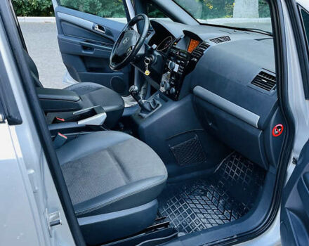 Серый Опель Зафира, объемом двигателя 1.69 л и пробегом 267 тыс. км за 8100 $, фото 3 на Automoto.ua