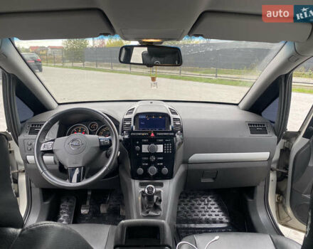 Сірий Опель Зафіра, об'ємом двигуна 1.7 л та пробігом 238 тис. км за 8000 $, фото 15 на Automoto.ua