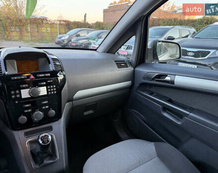 Серый Опель Зафира, объемом двигателя 1.8 л и пробегом 189 тыс. км за 7950 $, фото 7 на Automoto.ua