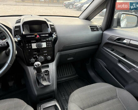 Серый Опель Зафира, объемом двигателя 1.8 л и пробегом 190 тыс. км за 7799 $, фото 7 на Automoto.ua