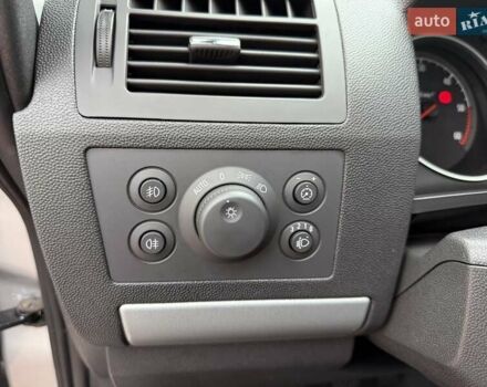 Серый Опель Зафира, объемом двигателя 1.7 л и пробегом 229 тыс. км за 8399 $, фото 84 на Automoto.ua