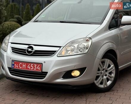 Серый Опель Зафира, объемом двигателя 1.7 л и пробегом 229 тыс. км за 8399 $, фото 5 на Automoto.ua