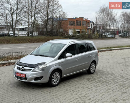 Серый Опель Зафира, объемом двигателя 1.8 л и пробегом 239 тыс. км за 7850 $, фото 3 на Automoto.ua