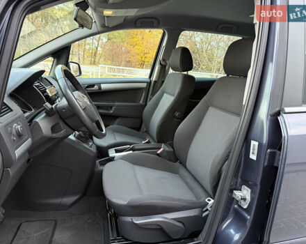 Серый Опель Зафира, объемом двигателя 1.6 л и пробегом 233 тыс. км за 7110 $, фото 28 на Automoto.ua