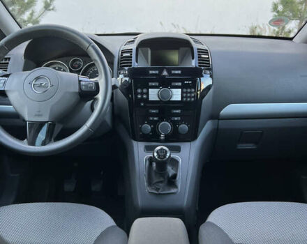 Серый Опель Зафира, объемом двигателя 1.6 л и пробегом 182 тыс. км за 6850 $, фото 61 на Automoto.ua