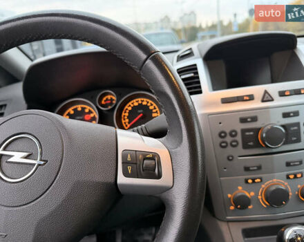 Серый Опель Зафира, объемом двигателя 1.6 л и пробегом 201 тыс. км за 6500 $, фото 20 на Automoto.ua