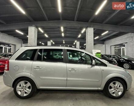 Серый Опель Зафира, объемом двигателя 1.6 л и пробегом 181 тыс. км за 7999 $, фото 7 на Automoto.ua