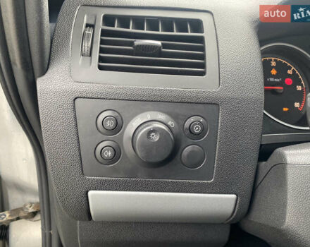 Сірий Опель Зафіра, об'ємом двигуна 1.7 л та пробігом 238 тис. км за 8000 $, фото 23 на Automoto.ua