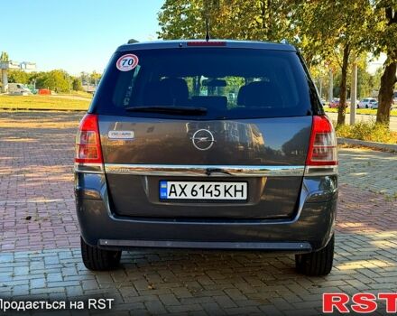 Серый Опель Зафира, объемом двигателя 1.6 л и пробегом 158 тыс. км за 5800 $, фото 1 на Automoto.ua