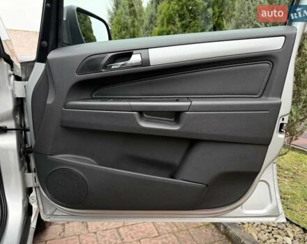 Серый Опель Зафира, объемом двигателя 1.7 л и пробегом 229 тыс. км за 8399 $, фото 115 на Automoto.ua