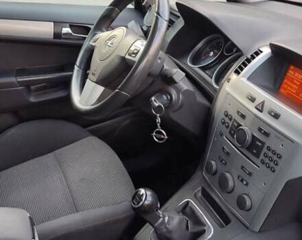 Серый Опель Зафира, объемом двигателя 1.6 л и пробегом 240 тыс. км за 6999 $, фото 13 на Automoto.ua