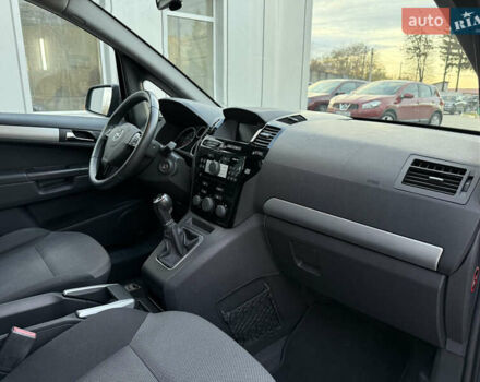 Серый Опель Зафира, объемом двигателя 1.6 л и пробегом 233 тыс. км за 7400 $, фото 41 на Automoto.ua