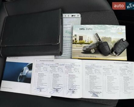 Серый Опель Зафира, объемом двигателя 1.7 л и пробегом 229 тыс. км за 8399 $, фото 3 на Automoto.ua