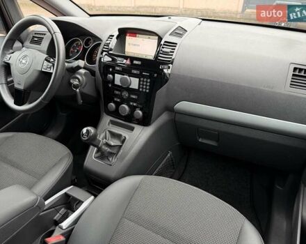 Серый Опель Зафира, объемом двигателя 1.7 л и пробегом 229 тыс. км за 8399 $, фото 120 на Automoto.ua