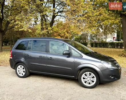 Серый Опель Зафира, объемом двигателя 1.6 л и пробегом 201 тыс. км за 6500 $, фото 1 на Automoto.ua