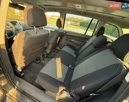 Серый Опель Зафира, объемом двигателя 1.7 л и пробегом 257 тыс. км за 7200 $, фото 32 на Automoto.ua