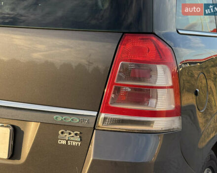 Серый Опель Зафира, объемом двигателя 1.7 л и пробегом 257 тыс. км за 7200 $, фото 21 на Automoto.ua